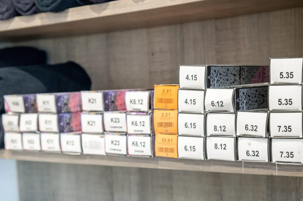 Le bar à pigments de MLC Coiffure à Dunkerque