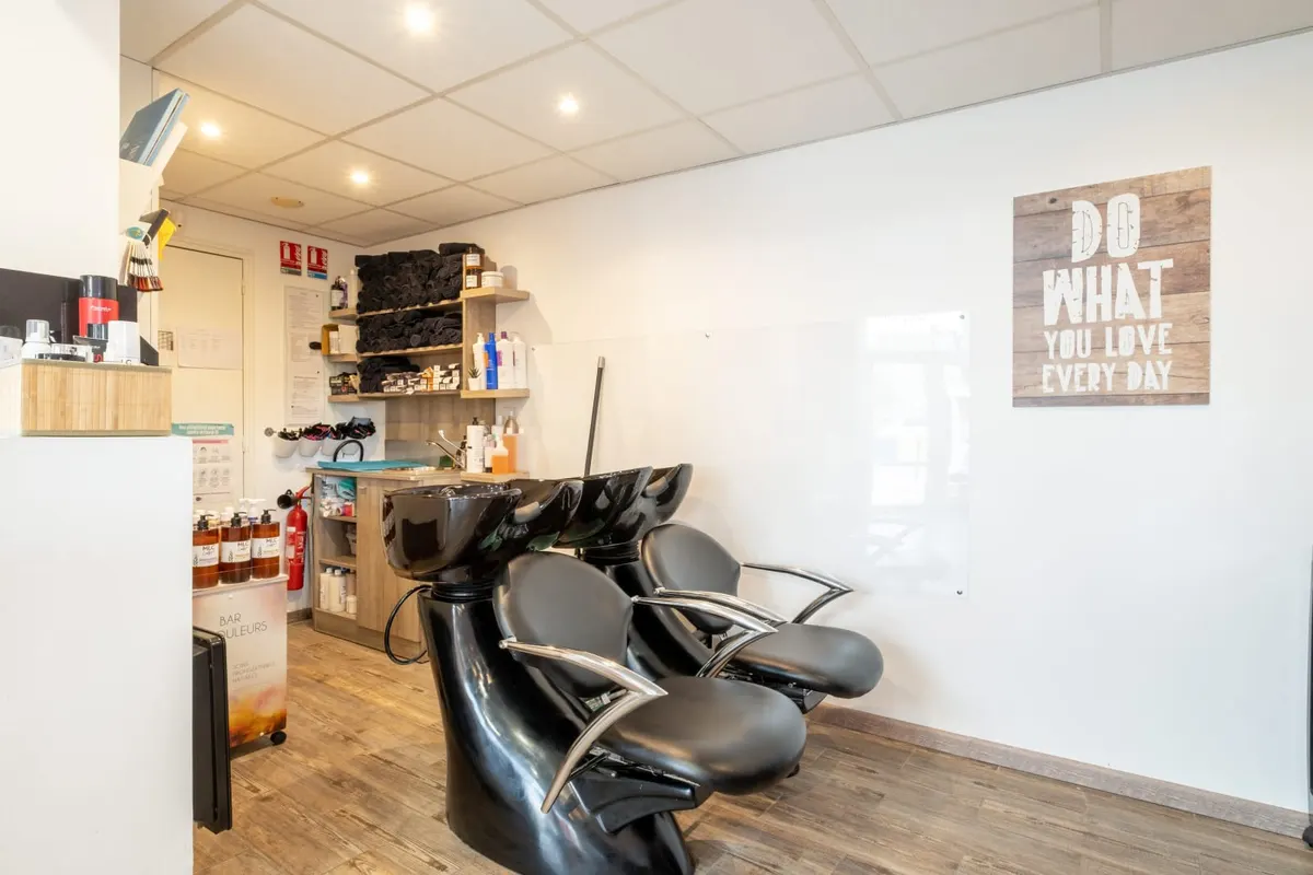 Bar à soins de MLC Coiffure, salon de coiffure à Dunkerque